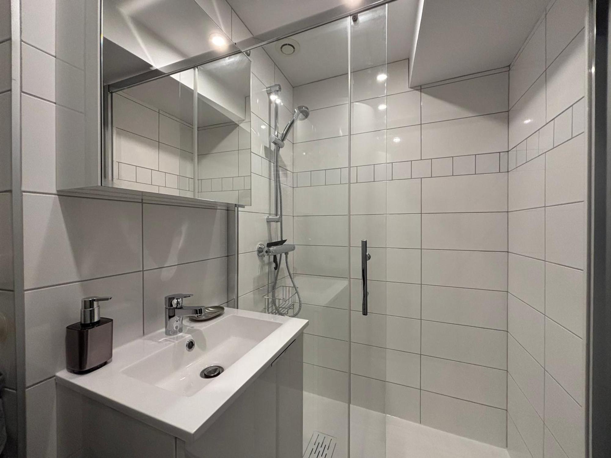 Les Remparts Apt Spacieux 1 Er Etage Renove Joliment Decore Bien Equipe Plein Centre Bayeux Proche Plages Du Debarquement Parking Gratuit A Proximite المظهر الخارجي الصورة