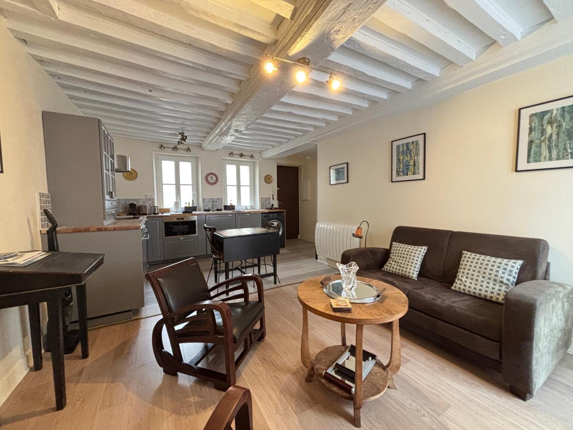 Les Remparts Apt Spacieux 1 Er Etage Renove Joliment Decore Bien Equipe Plein Centre Bayeux Proche Plages Du Debarquement Parking Gratuit A Proximite المظهر الخارجي الصورة