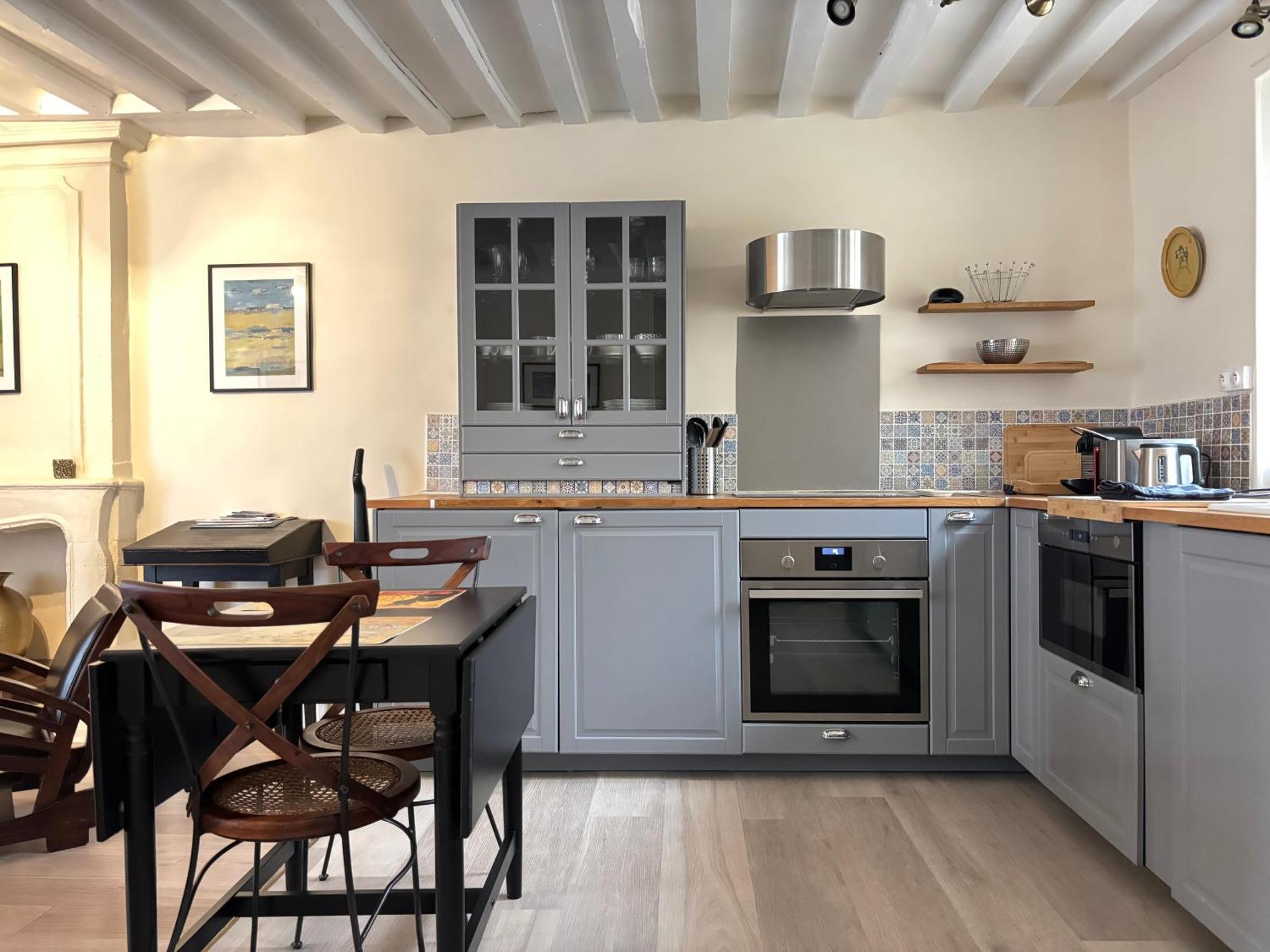 Les Remparts Apt Spacieux 1 Er Etage Renove Joliment Decore Bien Equipe Plein Centre Bayeux Proche Plages Du Debarquement Parking Gratuit A Proximite المظهر الخارجي الصورة