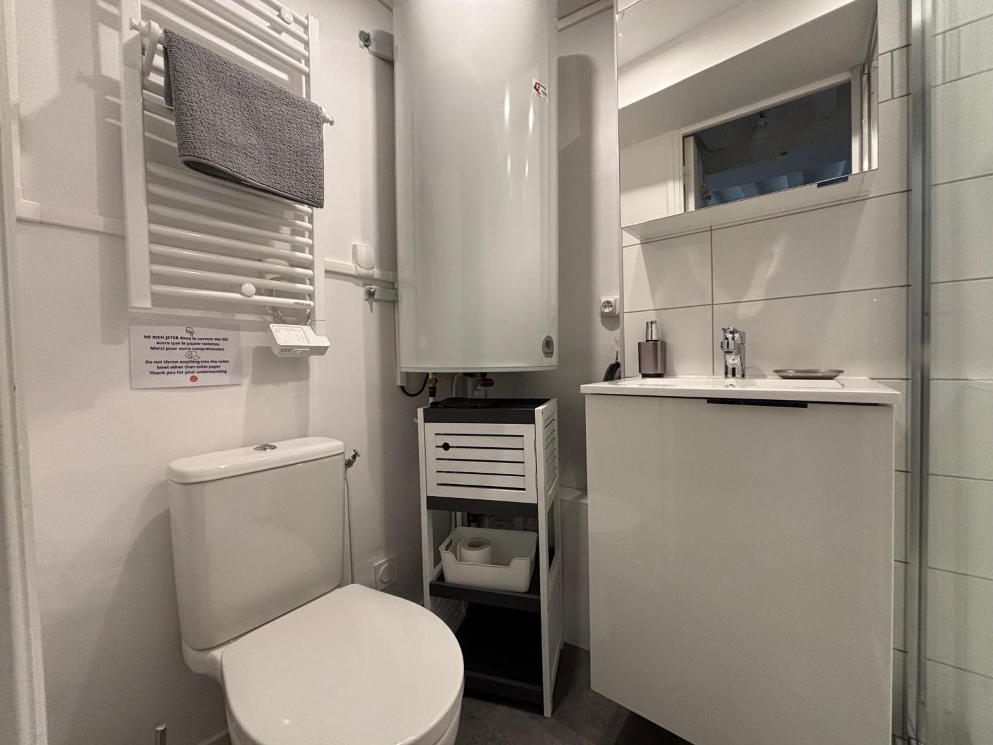 Les Remparts Apt Spacieux 1 Er Etage Renove Joliment Decore Bien Equipe Plein Centre Bayeux Proche Plages Du Debarquement Parking Gratuit A Proximite المظهر الخارجي الصورة