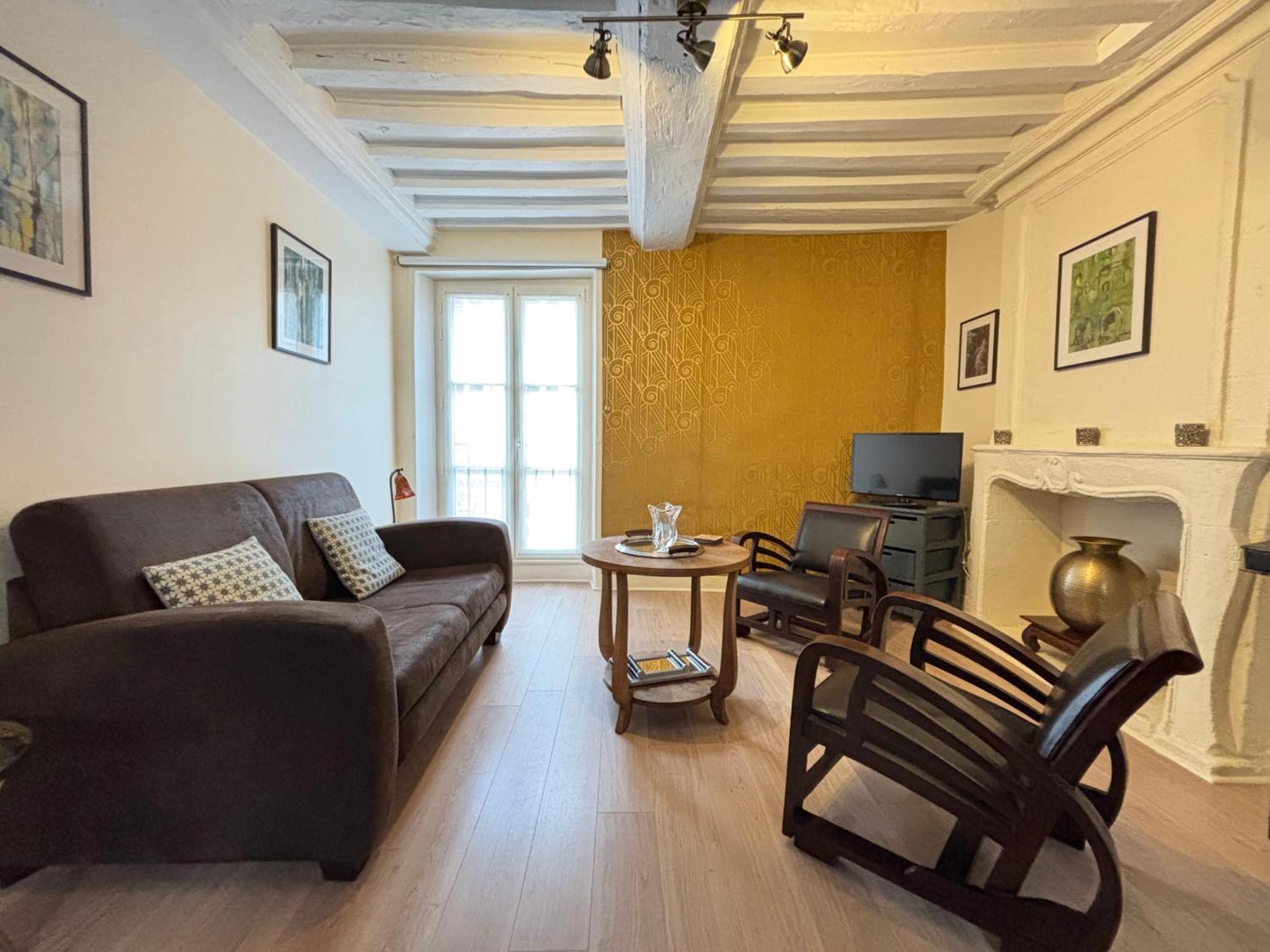 Les Remparts Apt Spacieux 1 Er Etage Renove Joliment Decore Bien Equipe Plein Centre Bayeux Proche Plages Du Debarquement Parking Gratuit A Proximite المظهر الخارجي الصورة