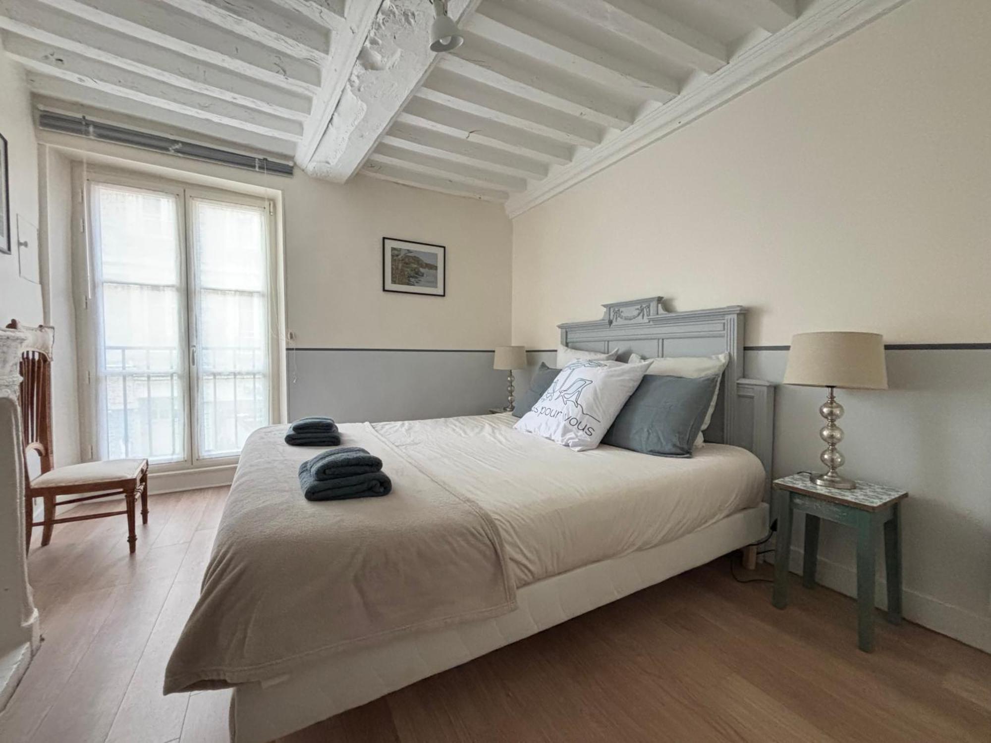 Les Remparts Apt Spacieux 1 Er Etage Renove Joliment Decore Bien Equipe Plein Centre Bayeux Proche Plages Du Debarquement Parking Gratuit A Proximite المظهر الخارجي الصورة